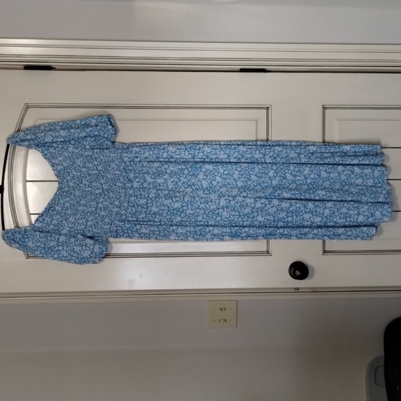 Magnolia Skye Blue Floral Romper Size Large Smocked Bodice - Picture 5 of 11